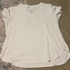 Isaac Mizrahi Elegant White V-Neck Tee